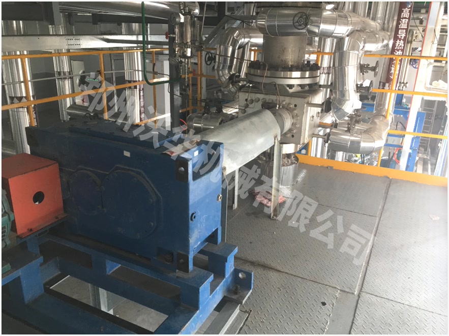 走进化纤世界 ：从分子到织物的现代纺织基石.jpg